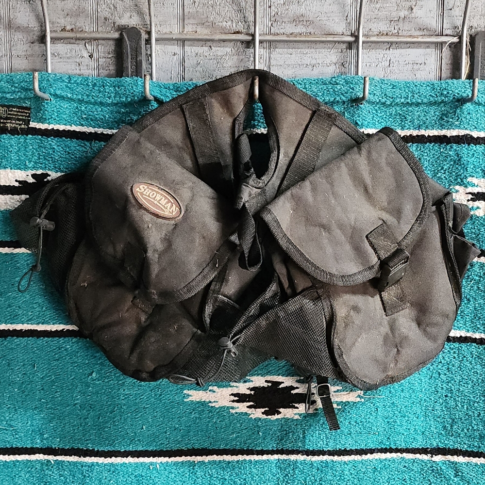 Showman saddle horn bag